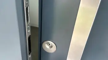 Eine geöffnete Haustür