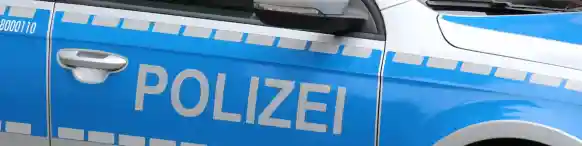 Blauweises Polizeifahrzeug